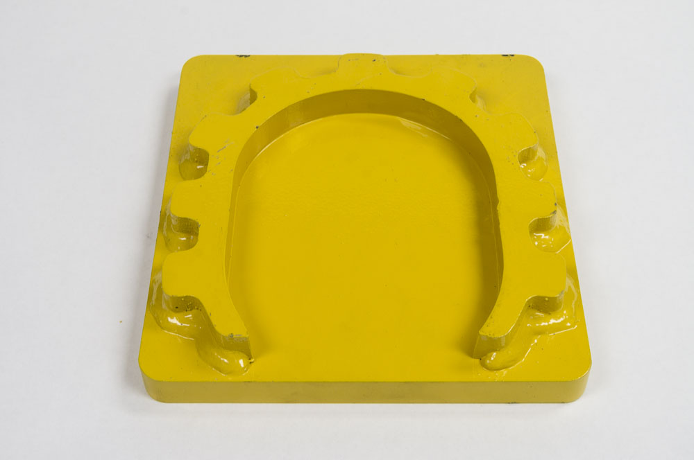 hydraulic post driver - floating horseshoe plate